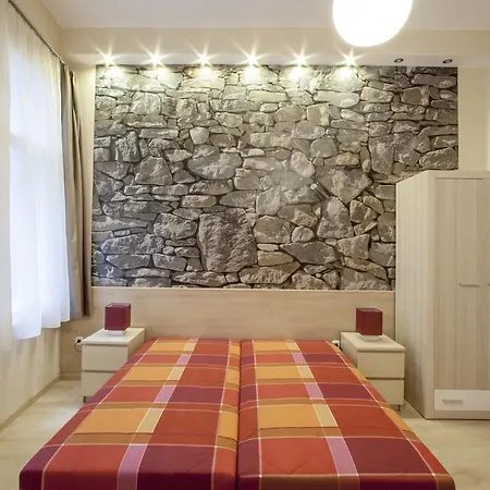 Centre With 3 Bathrooms Apartment *