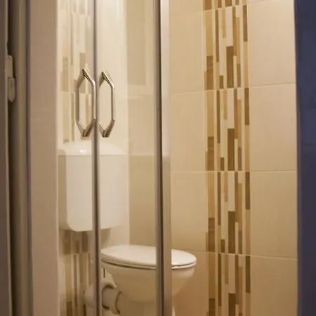 Centre With 3 Bathrooms Apartment