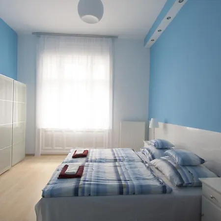 Apartment Centre With 3 Bathrooms *