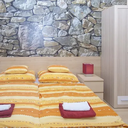 Centre With 3 Bathrooms Apartment