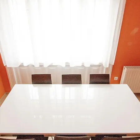 Centre With 3 Bathrooms