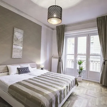 Aparthotel Senator 3*