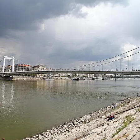 Asbóth Taylor Budapest