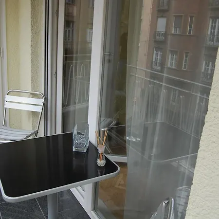 Apartamento Downtown With Balcony & Optional Garage & Restaurant In The Building