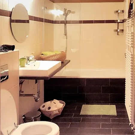 Party Corner-rent Flat Group Budapest