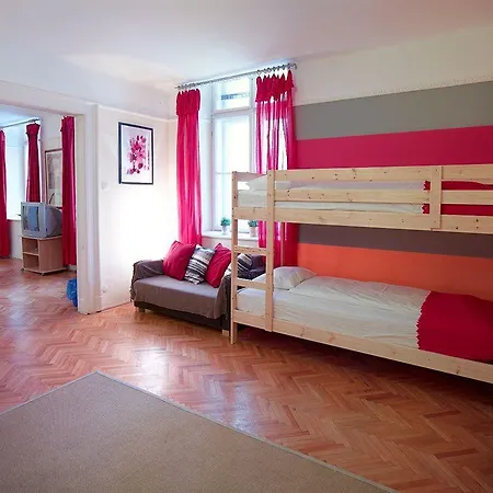 Hostel Happy