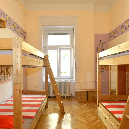Hostel Yolo