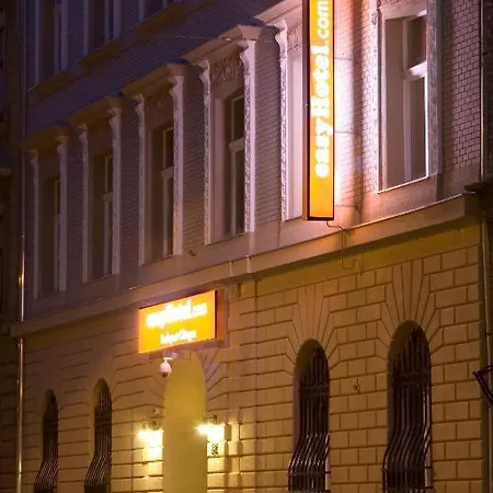 מלון Easyhotel Oktogon