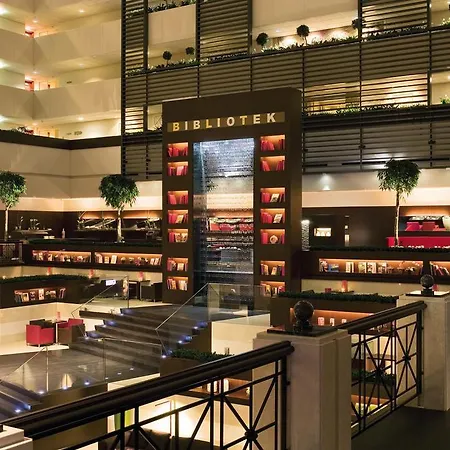מלון Sofitel Chain Bridge 5*