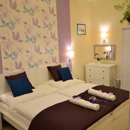 Magnolia Terazze Street Parking Apartment Budapest