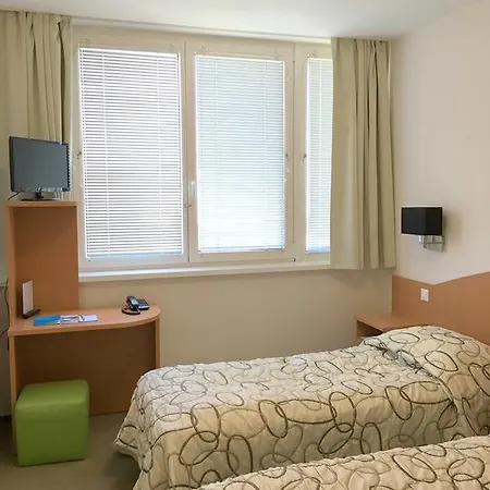 Otel Ceu Konferencia Koezpont Budapeşte
