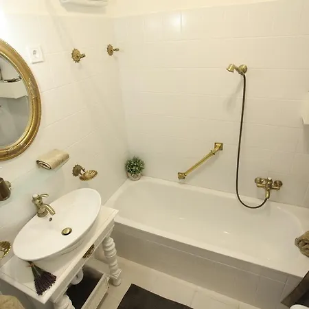 Apartman D.five Neo-baroque With Terrace *