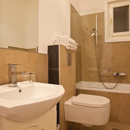 Parliament Penthouse Boutique