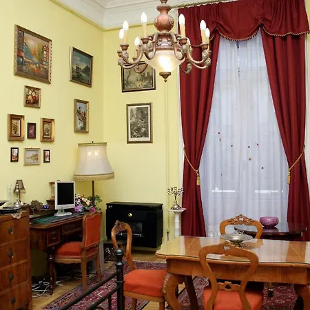 Tourist - Jozsef Koerut Apartment