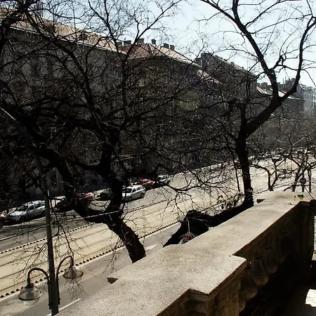 Tourist - Jozsef Koerut Budapest