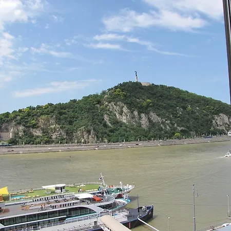 Empire Of Liberty Budapest