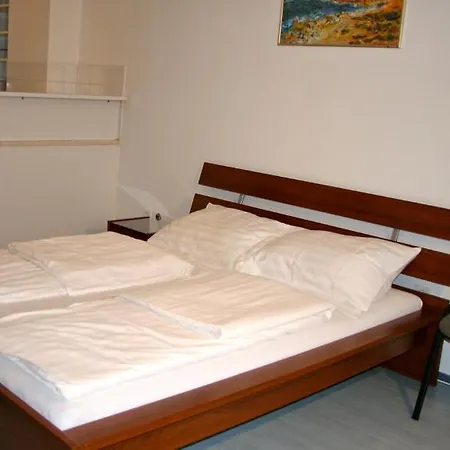 Orczy Apartman Apartman *