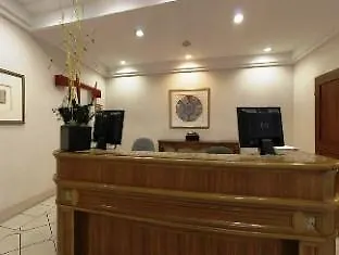 Hotel Millennium Court, - Marriott Executive 4*