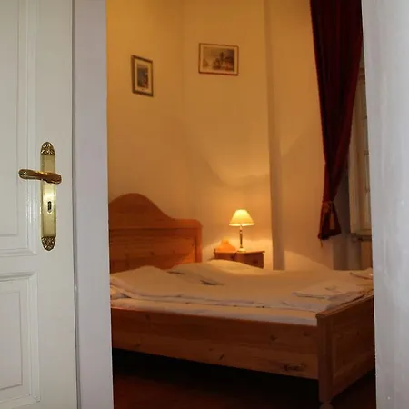 Old Monarchia 3*
