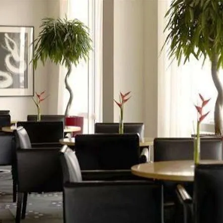 Park Plaza 4*