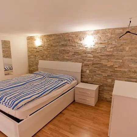 Appartamento 10 House Budget