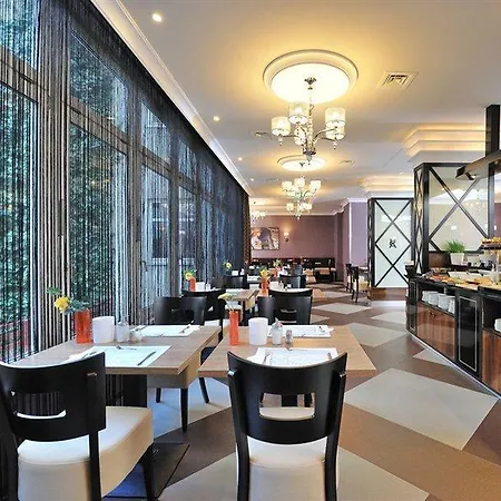 מלון Carlton Buda Castle 4*