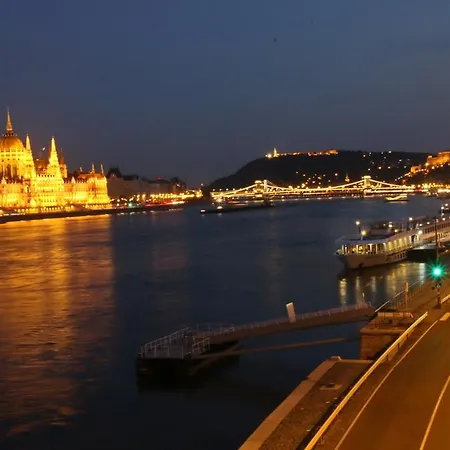 Botel Onriver Hotels - Ms Cezanne 4*