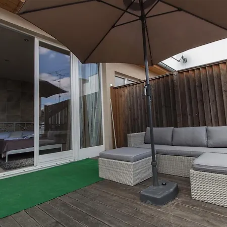 Butterfly Penthouse Bed and breakfast