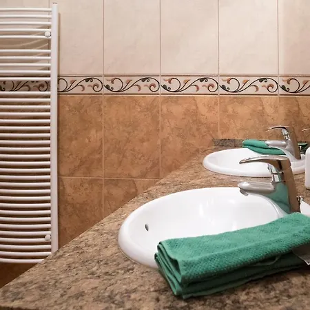 דירה With Big Terrace בודפשט