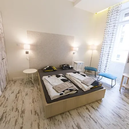 Πανσιόν 5 *