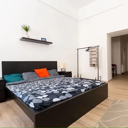 Vintage Downtown Apartment Budapest