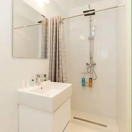 Vintage Downtown Apartment