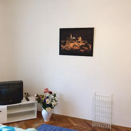 írisz Apartman