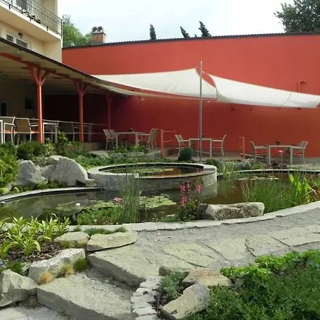 Szőnyi Garden Pest 3*