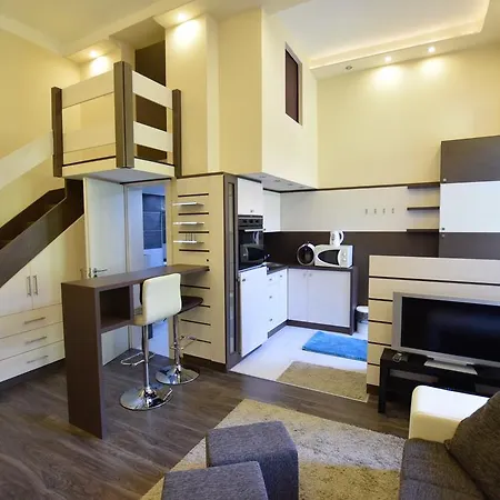 Standard By Hi5 - Fejer Gyorgy St * Budapest