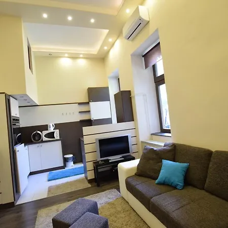 Standard By Hi5 - Fejer Gyorgy St Budapest
