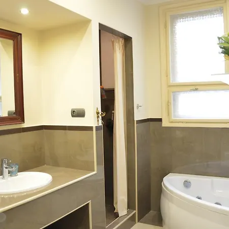 Classic Flat At Basilica Apartment Budapest