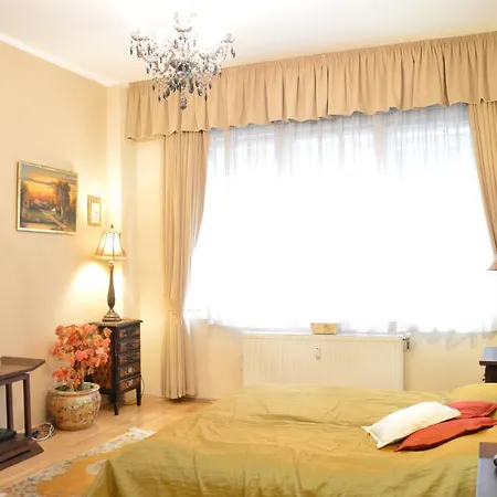 Classic Flat At Basilica Apartment