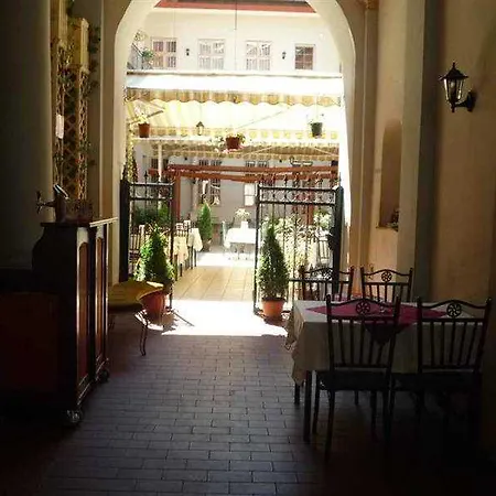 Fehar Pava Restaurant And