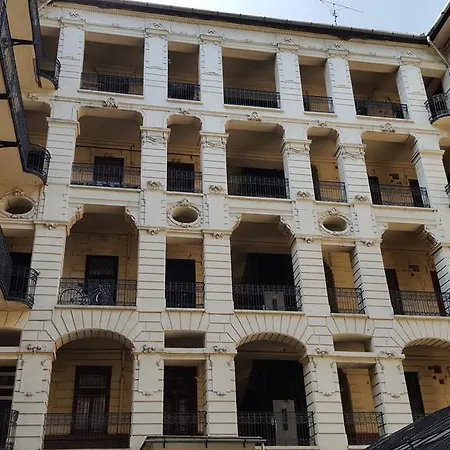 Premier * Budapest