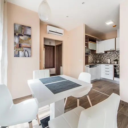 Apartman Klauzál 32 *