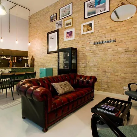 Location Exclusive Apartment *
