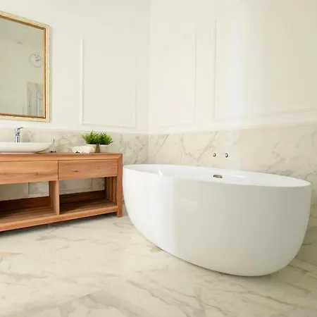Luxury Apartment By Hi5 - Bazilika Suite Apartment Budapest