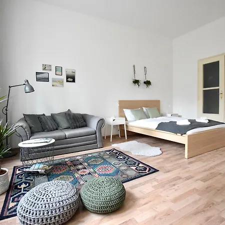 Standard By Hi5 - Fejer Gyorgy St * Budapest