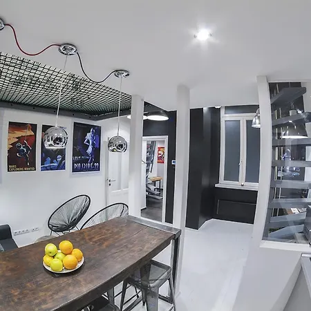 Designer Loft At The Great Synagogue Apartment