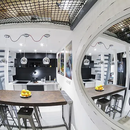 Designer Loft At The Great Synagogue Apartment *