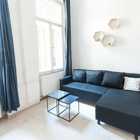 Stylish Ernesto Apartment Budapest
