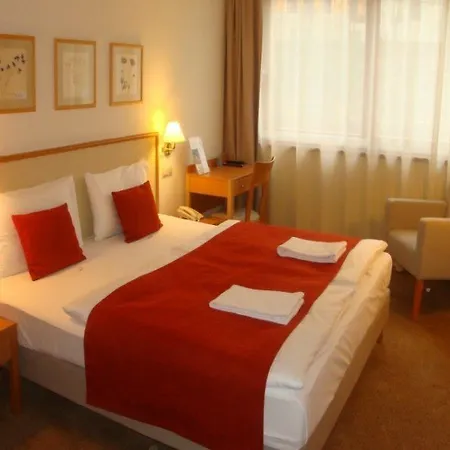 Castle Garden מלון 4*