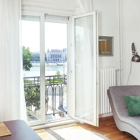 Riverside Panorama Apartment *