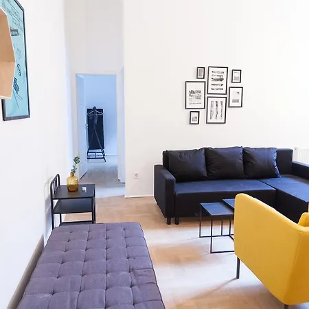 Stylish Ernesto Apartment Budapest